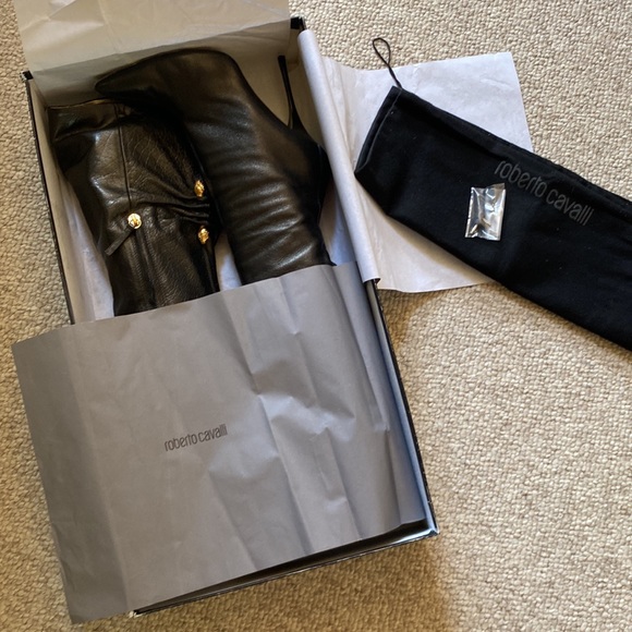 Roberto Cavalli Grace Palide black leather boot w gold snake hardware 40/10 - Picture 3 of 10